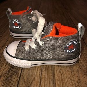 EUC toddler Converse high tops size 6T